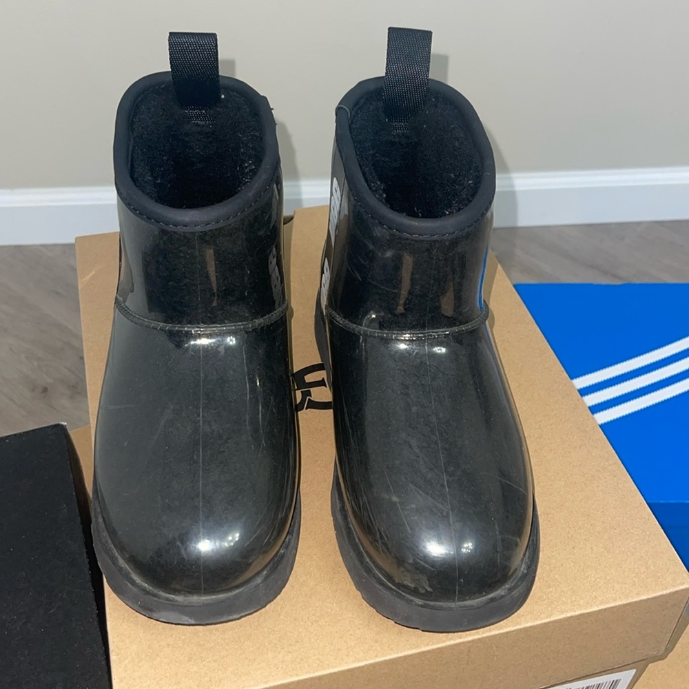 Kids classic clear mini II black and white UGG boots.